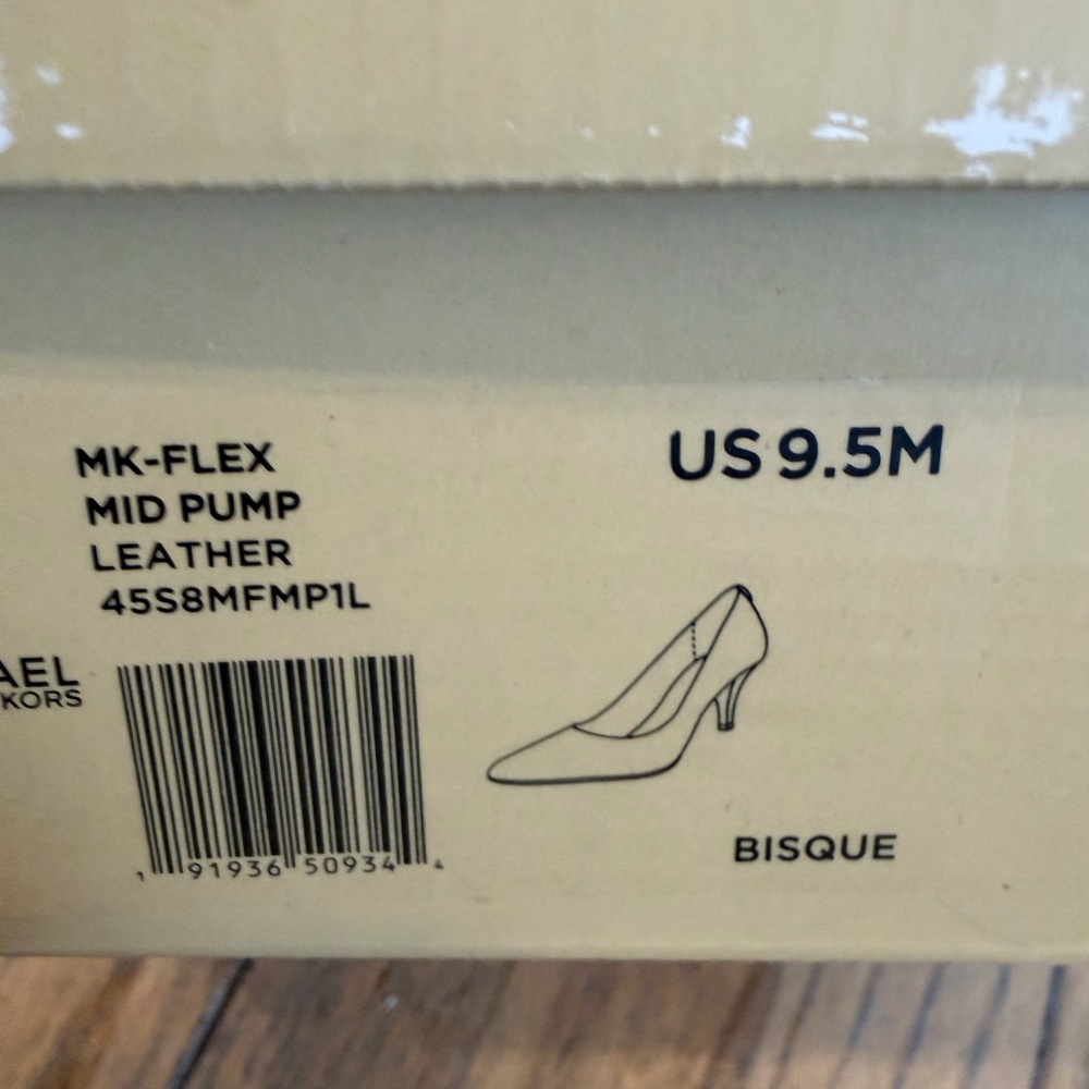 Michael Kors Flex mid heel pumps in bisque 9.5 - Picture 3 of 3